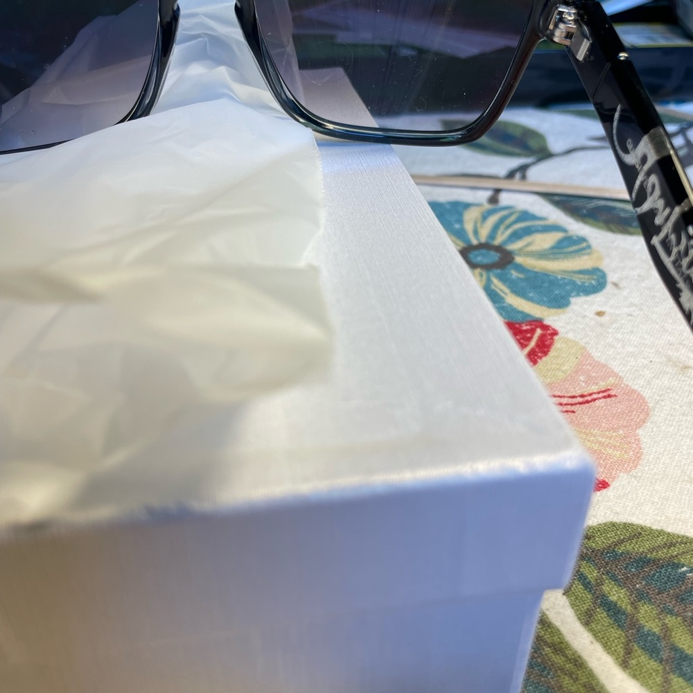 2 Pairs new Quicksilver sunglasses made in Italy, NWOT unisex - Picture 15 of 15